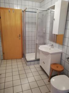 Kupatilo u objektu Ferienwohnung Wachmann