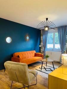 Appartement 2 chambres avec terrasse vue sur jardin arboré的休息区