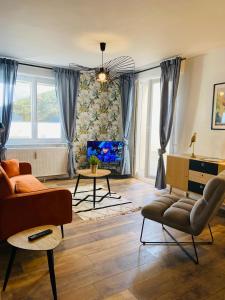 Appartement 2 chambres avec terrasse vue sur jardin arboré的休息区