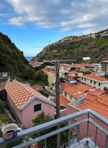 Gallery image of Lovely newly refurbished, 1 bedroom top floor apartment with sea views, fast WI-FI CABLE TV and Netflix in Ribeira Brava