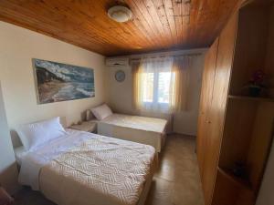 Postel nebo postele na pokoji v ubytování VILLA THEO