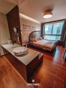 Voodi või voodid majutusasutuse Three O Nine Hotel toas