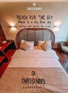 Voodi või voodid majutusasutuse Three O Nine Hotel toas