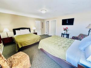 Postel nebo postele na pokoji v ubytování Sage N Sand Motel