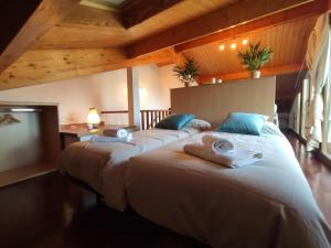 A bed or beds in a room at Allotjaments Paratge Fabas Még 37 kép