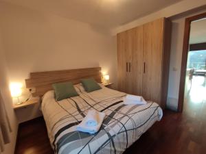 A bed or beds in a room at Allotjaments Paratge Fabas
