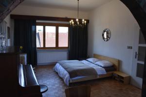 Posteľ alebo postele v izbe v ubytovaní Apartmán s klavírem