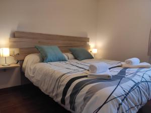 A bed or beds in a room at Allotjaments Paratge Fabas