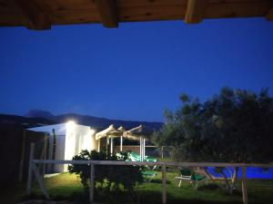 The swimming pool at or close to Rincón de Marco y María