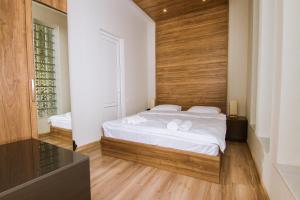 Postel nebo postele na pokoji v ubytování Victoria Inn Tbilisi