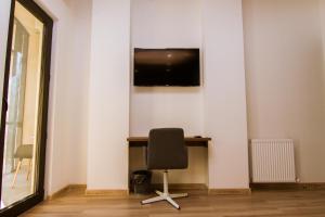 TV a/nebo společenská místnost v ubytování Victoria Inn Tbilisi