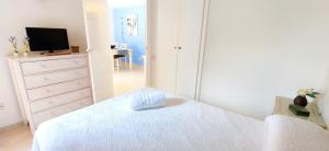 A bed or beds in a room at Apartamento Flamingo by DENIA COSTA