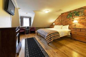 Katil atau katil-katil dalam bilik di Hôtel Manoir de l'Esplanade