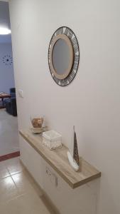 a mirror on a wall next to a counter at Os Castelos Playa de Covas in Viveiro