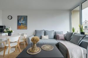 Posedenie v ubytovaní Luxurious 3BR APT Center
