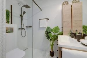 Kúpeľňa v ubytovaní Luxurious 3BR APT Center