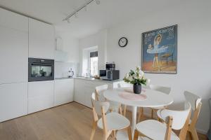 Kuchyňa alebo kuchynka v ubytovaní Luxurious 3BR APT Center