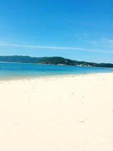 Uma praia em ou perto da casa de férias