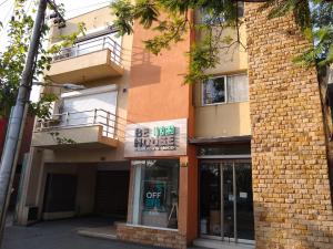 a building with a beeper house sign in front of it at Buenaventura Apartment in Mendoza