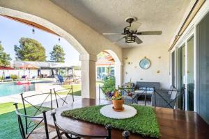 Gallery image of MAGIC VILLAS Oro y Azul on Sunset Deck in Temecula