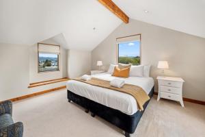 เตียงในห้องที่ Lake Escape - Taupo