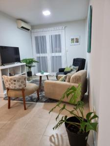 a living room with two couches and a tv at Marfil in Posadas