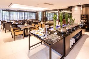a restaurant with tables and chairs in a room at Golden Seoul Hotel in Seoul +12 photos