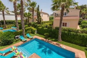 Bazén v ubytování Villas Serena nebo v jeho okolí