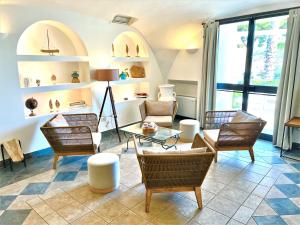 a living room with chairs and a glass table at Hotel Gajeta in Gaeta