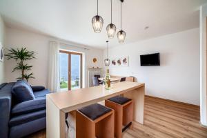 Televízia a/alebo spoločenská miestnosť v ubytovaní Haus Hohenrain Ferienwohnung 2