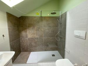 Ένα μπάνιο στο Casa Elvy Al Lago