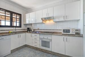 Kuchyňa alebo kuchynka v ubytovaní Villa Princesa Faina