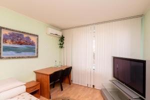 TV a/nebo společenská místnost v ubytování Elektromash Hotel