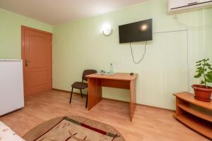 TV a/nebo společenská místnost v ubytování Elektromash Hotel