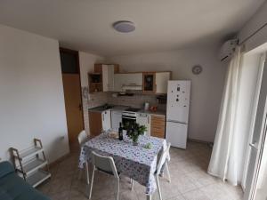 Kuchnia lub aneks kuchenny w obiekcie Apartment Zoanda