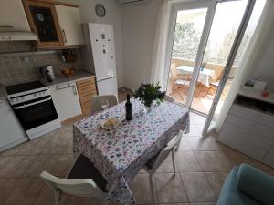 Kuchnia lub aneks kuchenny w obiekcie Apartment Zoanda