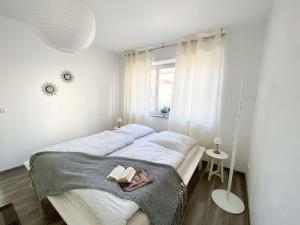 Ein Bett oder Betten in einem Zimmer der Unterkunft Weinquartier Naumburg