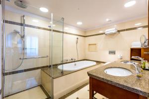 a bathroom with a tub and a sink and a shower at Hotel Okura Amsterdam – The Leading Hotels of the World in Amsterdam