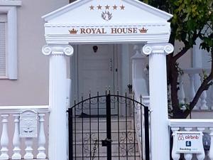 Exteriér alebo vchod do ubytovania Royal House