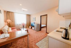 Postel nebo postele na pokoji v ubytování Springs Hotel Ulaanbaatar