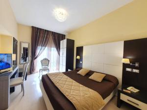 TV a/nebo společenská místnost v ubytování Hotel Continentale