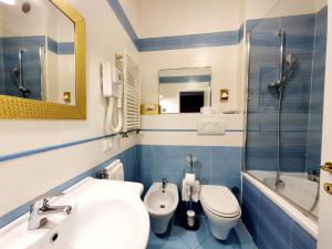 Koupelna v ubytování Hotel Continentale