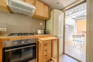 Кухня или кухненски бокс в Vespa Apartment