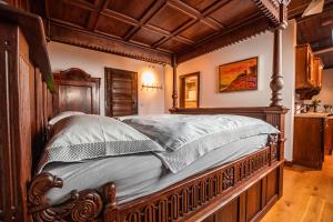 Un pat sau paturi într-o cameră la Burg Gutenfels
