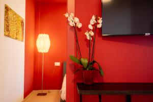 A television and/or entertainment centre at Aregai Marina Exclusive Seaside Apartments