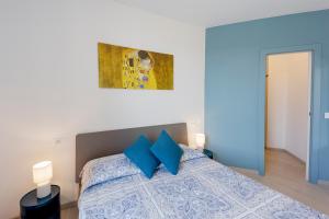 A bed or beds in a room at Aregai Marina Exclusive Seaside Apartments