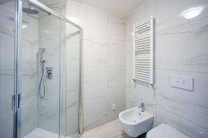 A bathroom at Aregai Marina Exclusive Seaside Apartments