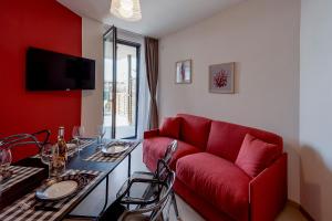A television and/or entertainment centre at Aregai Marina Exclusive Seaside Apartments