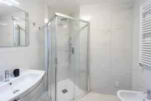 A bathroom at Aregai Marina Exclusive Seaside Apartments