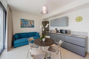 A kitchen or kitchenette at Aregai Marina Exclusive Seaside Apartments